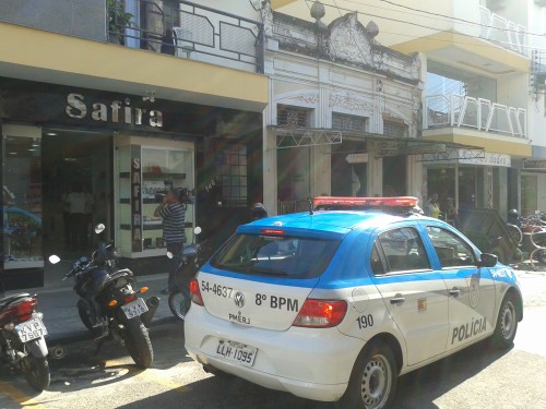 Onda de assaltos na cidade deixa moradores e comerciantes cada vez mais preocupados.