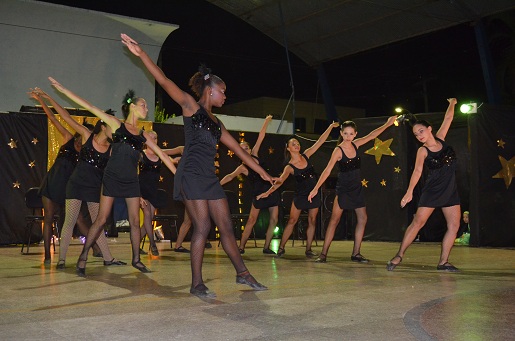 Grupo Dançarte arrebata público com o emocionante espetáculo de dança ‘A Era dos Musicais’.