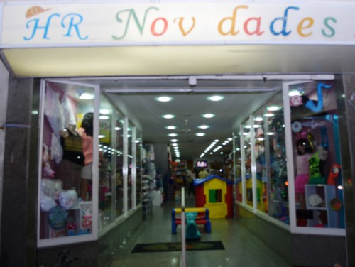 Semana da criança é na HR Novidades – a mais completa loja da cidade no ramo de brinquedos e vestuário infanto juvenil, apresenta suas novidades para agradar a criançada.