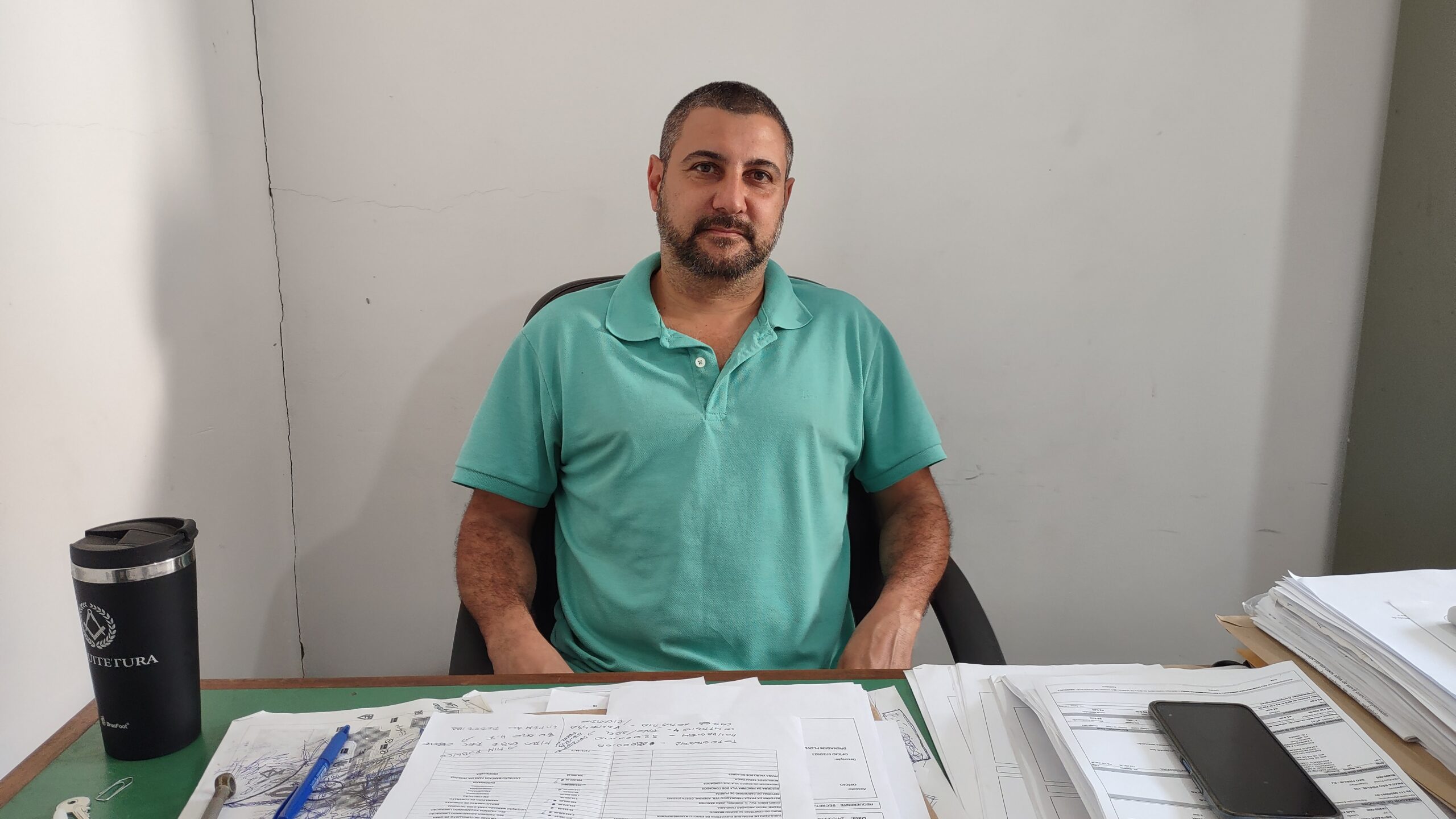 Secretário Municipal de Obras Adriano Maia recebe reportagem do SF RJ para falar sobre a situação de algumas obras ainda por serem executadas e outras que precisam ser refeitas