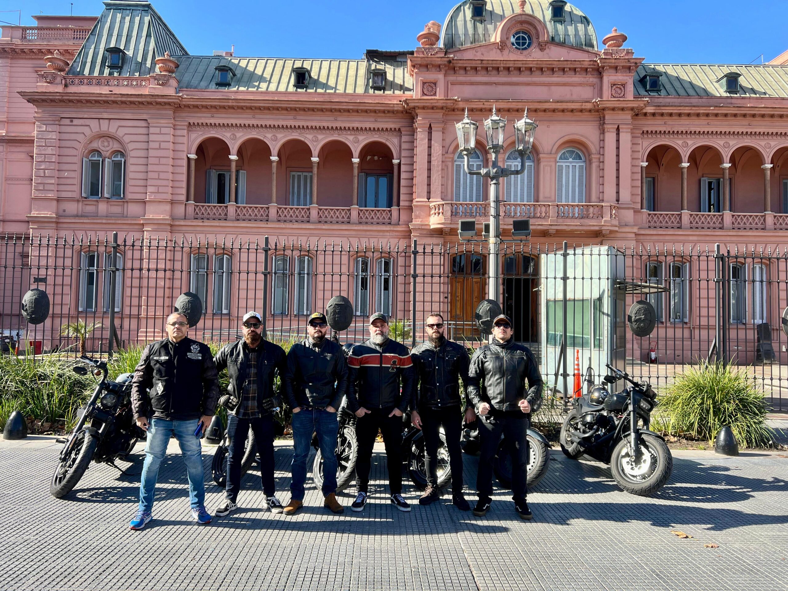 Grupo Gambá Motorcycles recebe moção de aplausos após tour por Buenos Aires ao levar o nome da “Cidade Poema”