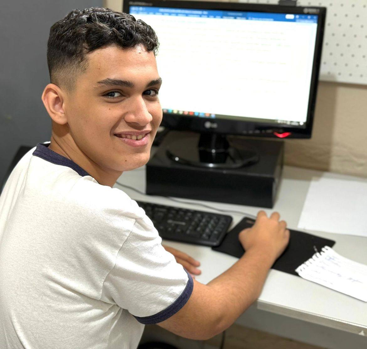 Aluno do Colégio Estadual Barão de Macaúbas é finalista no projeto autores 2025 pela Regional Fluminense