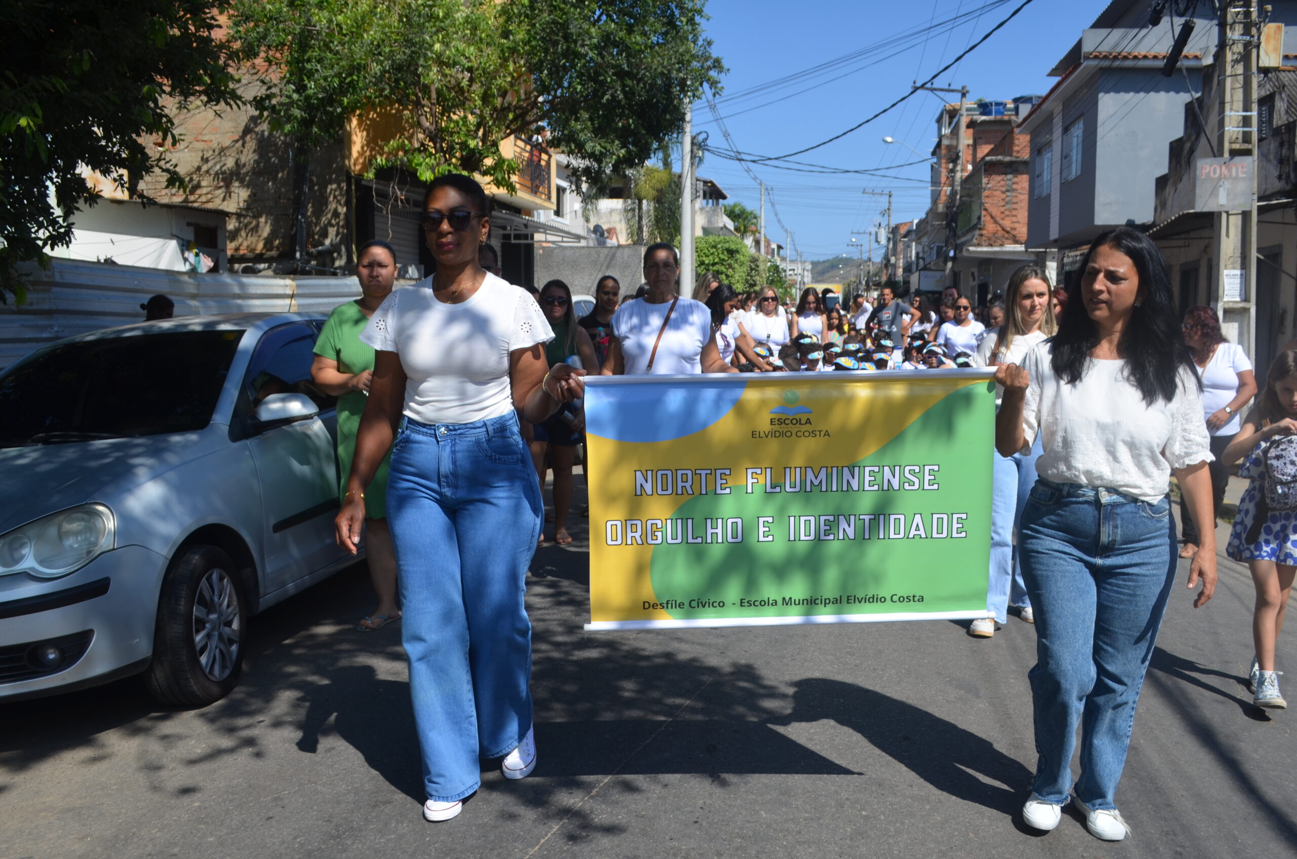 Colégio estadual Elvídeo Costa realiza desfile comemorativo ao mês da Pátria c/homenagem aos municípios da Região Norte Fluminense
