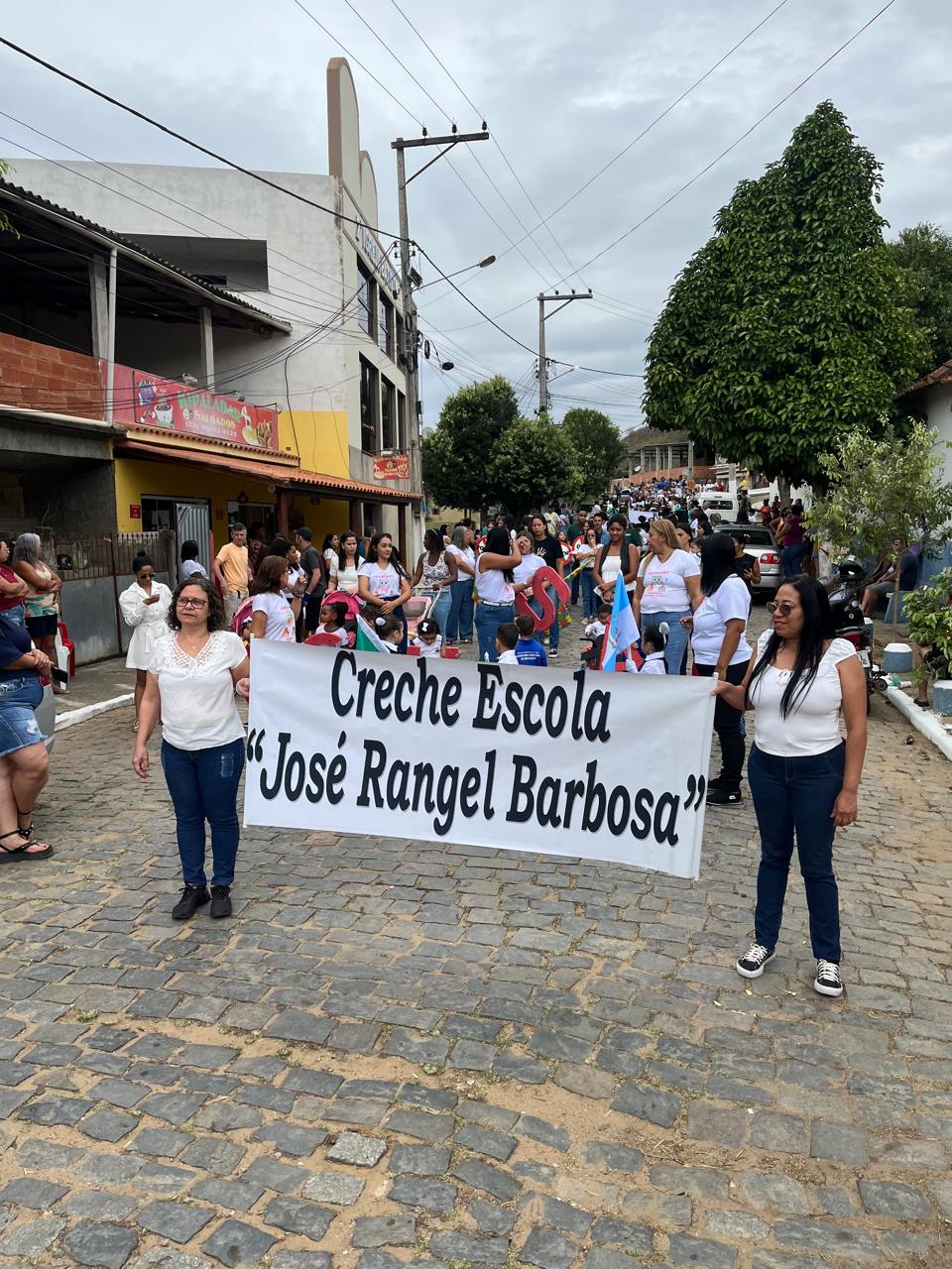 Registro: 30ª Festa da Amizade do Angelim com desfile da creche escola José Rangel c/ bonita apresentação comemorativa